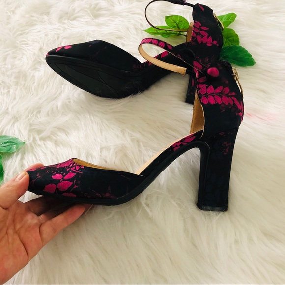 Liz Claiborne Floral Heels - Picture 4 of 6